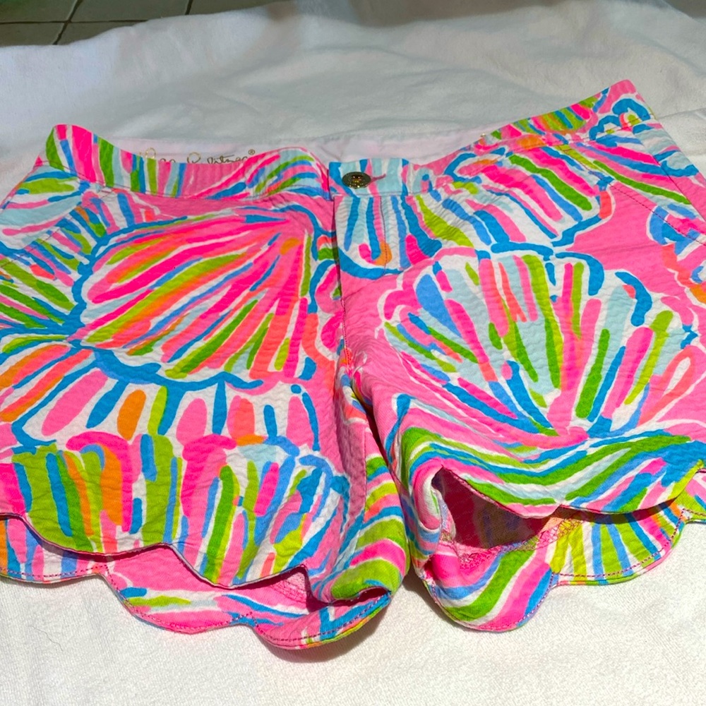 Lilly Pulitzer The Buttercup Short. Size 10. Excellent condition.